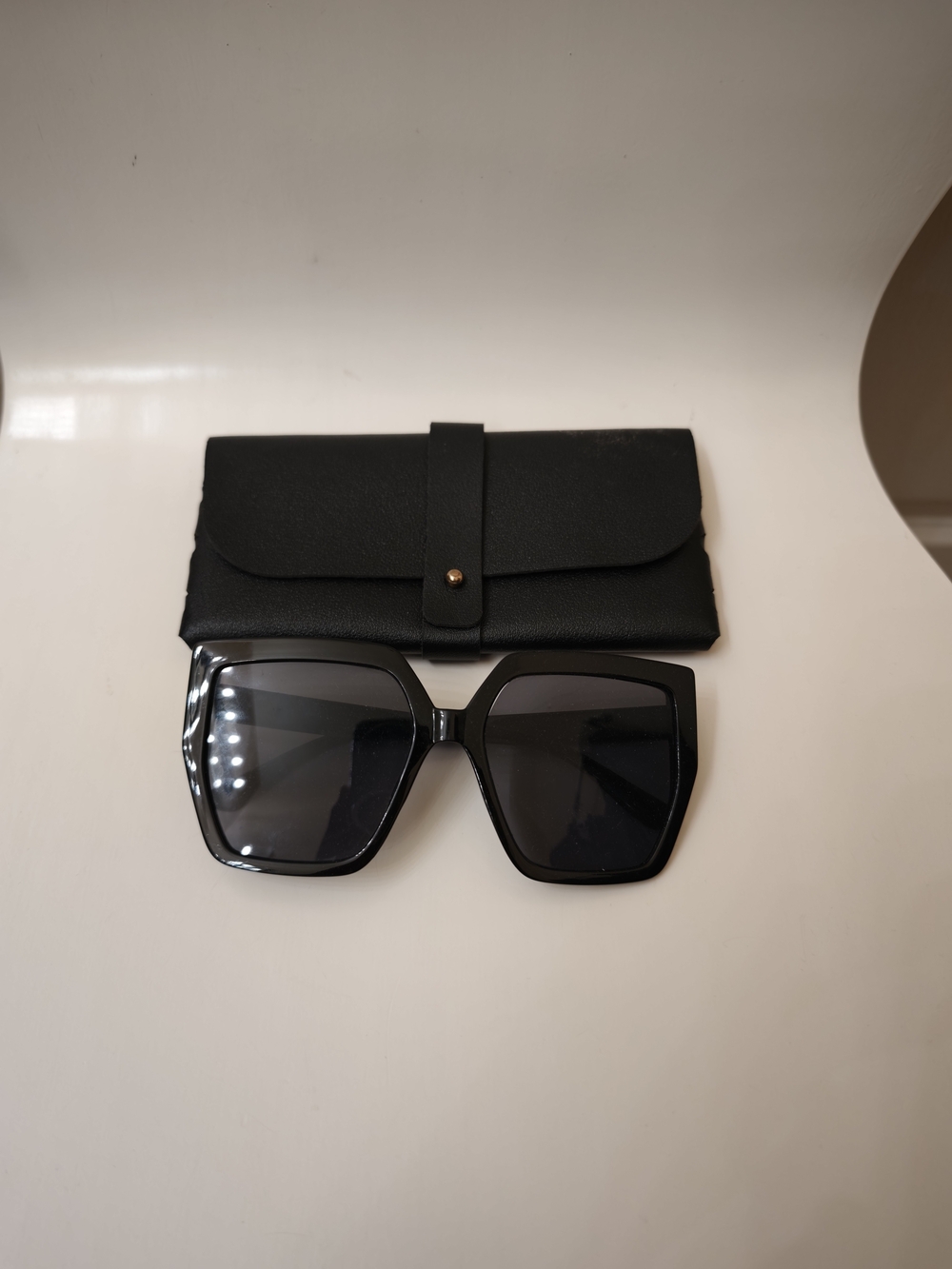Classic Oversized Black Women's Sunglasses with Case